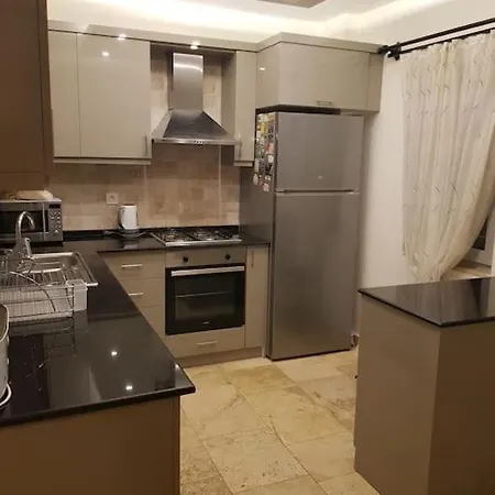 Lovely 2 Bedroom With Stunning Sea Views *