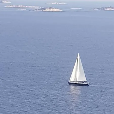 Lovely 2 Bedroom With Stunning Sea Views *
